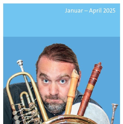 Titelseite des Kulturprogramms Januar bis April 2025 mit Andreas Martin Hofmeir